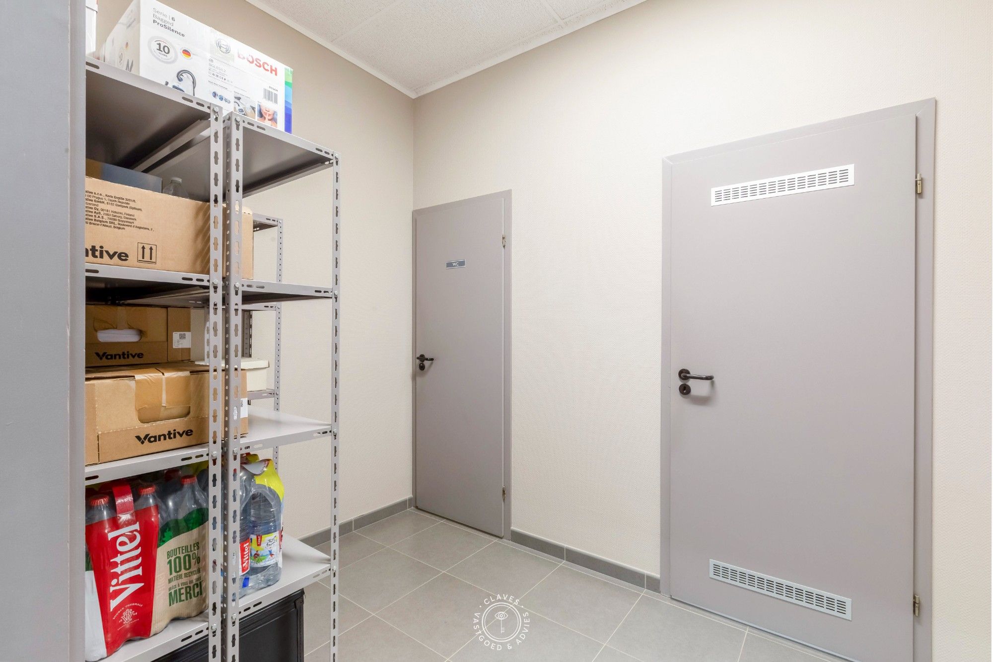 Welgelegen kantoorruimte met goede visibiliteit foto 17