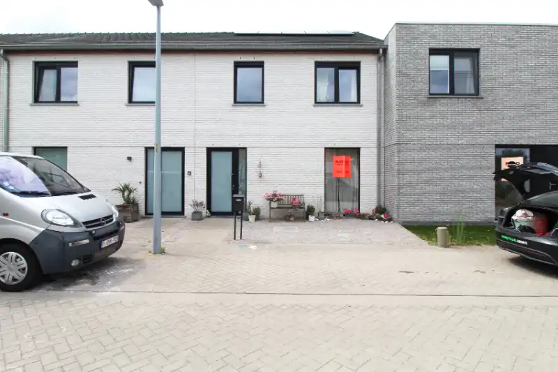 Prachtige woning in rustige woonwijk te Roeselare foto {{pictureIndex}}