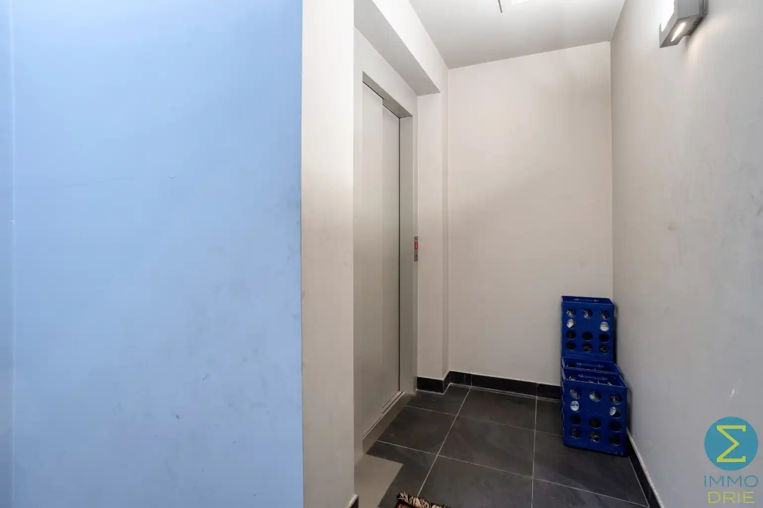 Gezellig dakappartement met 1 slaapkamer, terras en carport. foto 3