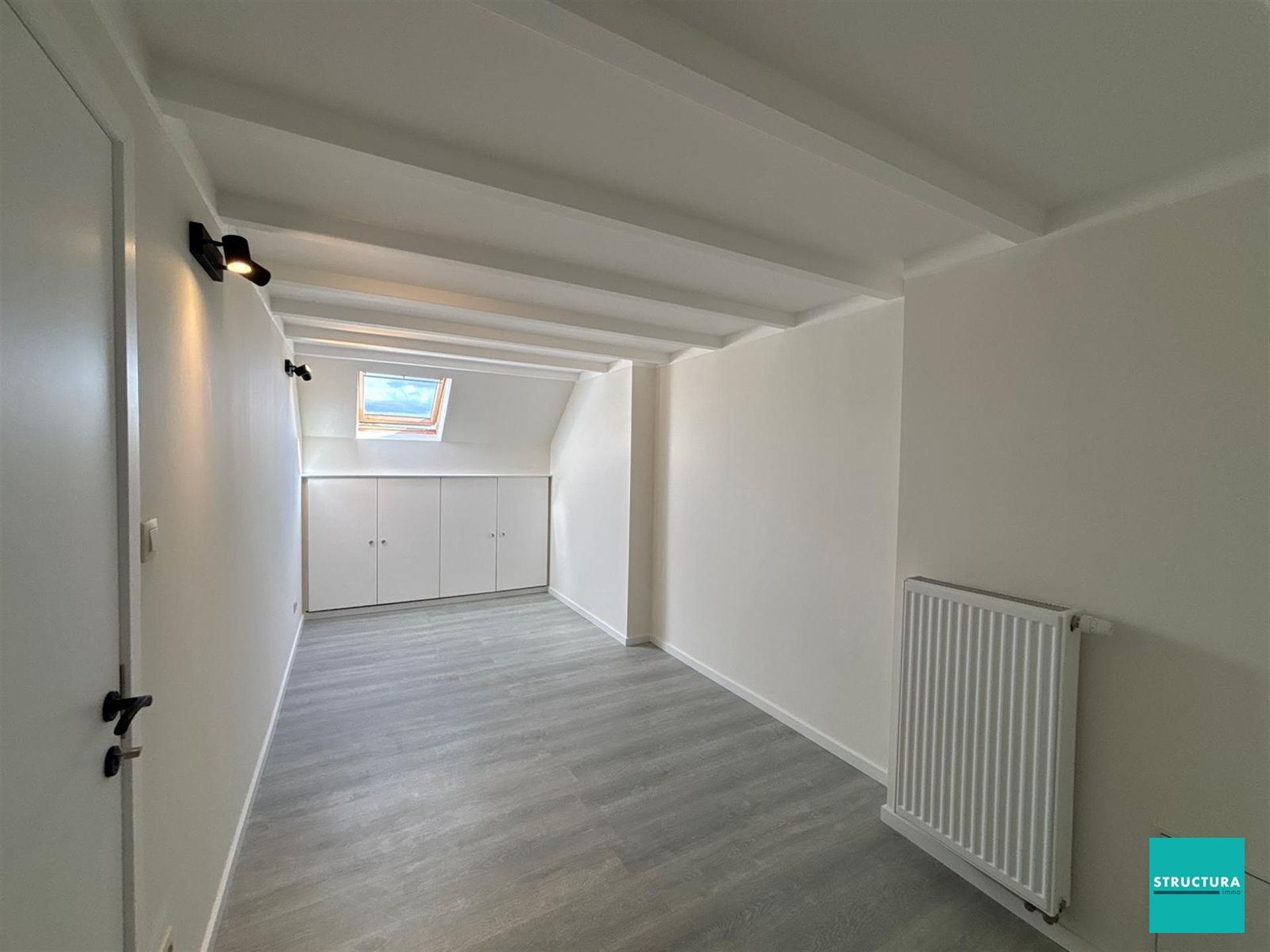Volledig gerenoveerde, ruime woning met vlotte bereikbaarheid! foto 29