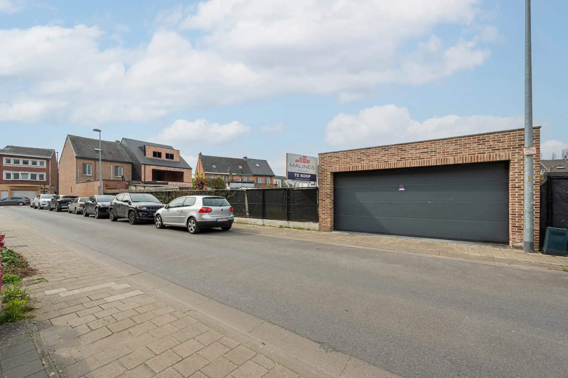 Gezellige woning op centrale locatie met dubbele garage!  foto 3