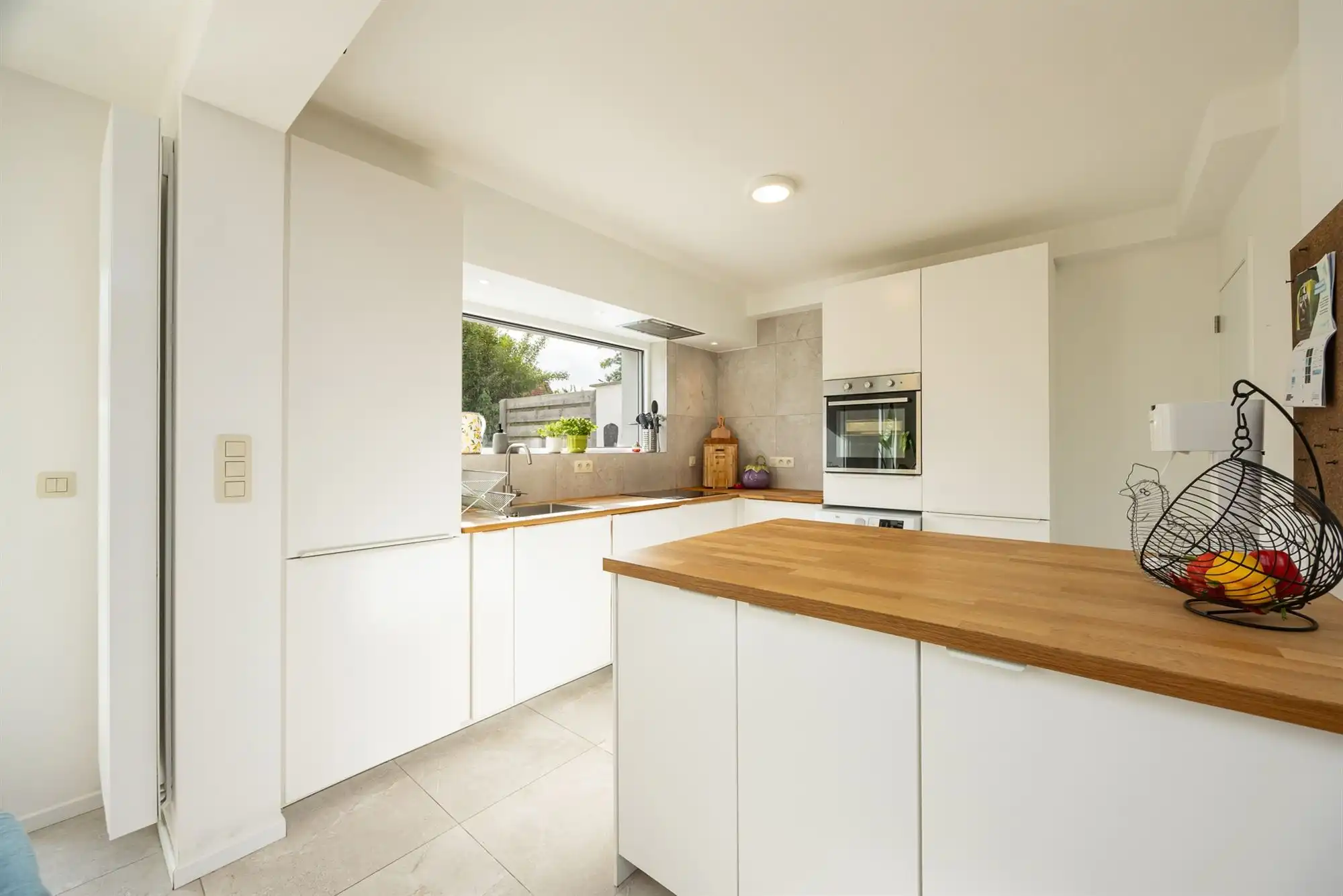 Instapklaar huis met drie slaapkamers en tuin  foto 7