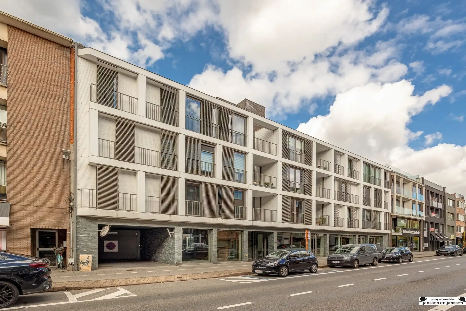 Instapklaar 1-slaapkamerappartement met groot terras in hartje Brasschaat foto 3