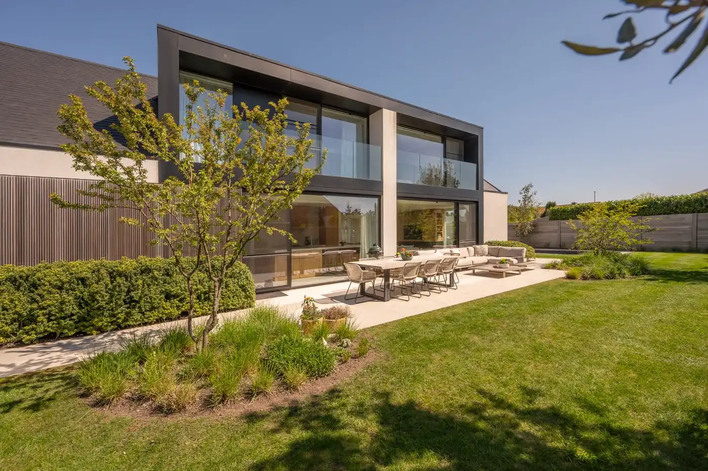 Alleenstaande villa op een perfect georiënteerd perceel met verwarmd zwembad. foto 3