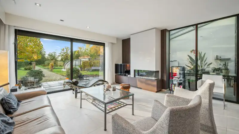 Moderne villa 247m² met bijgebouw-garage en zwembad op 58 are foto 9