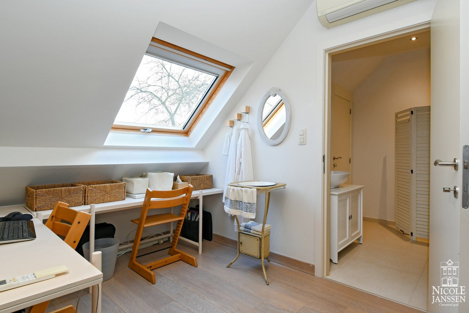 Verrassend ruime woning met bijgebouw en mooie tuin met zwembad foto 28