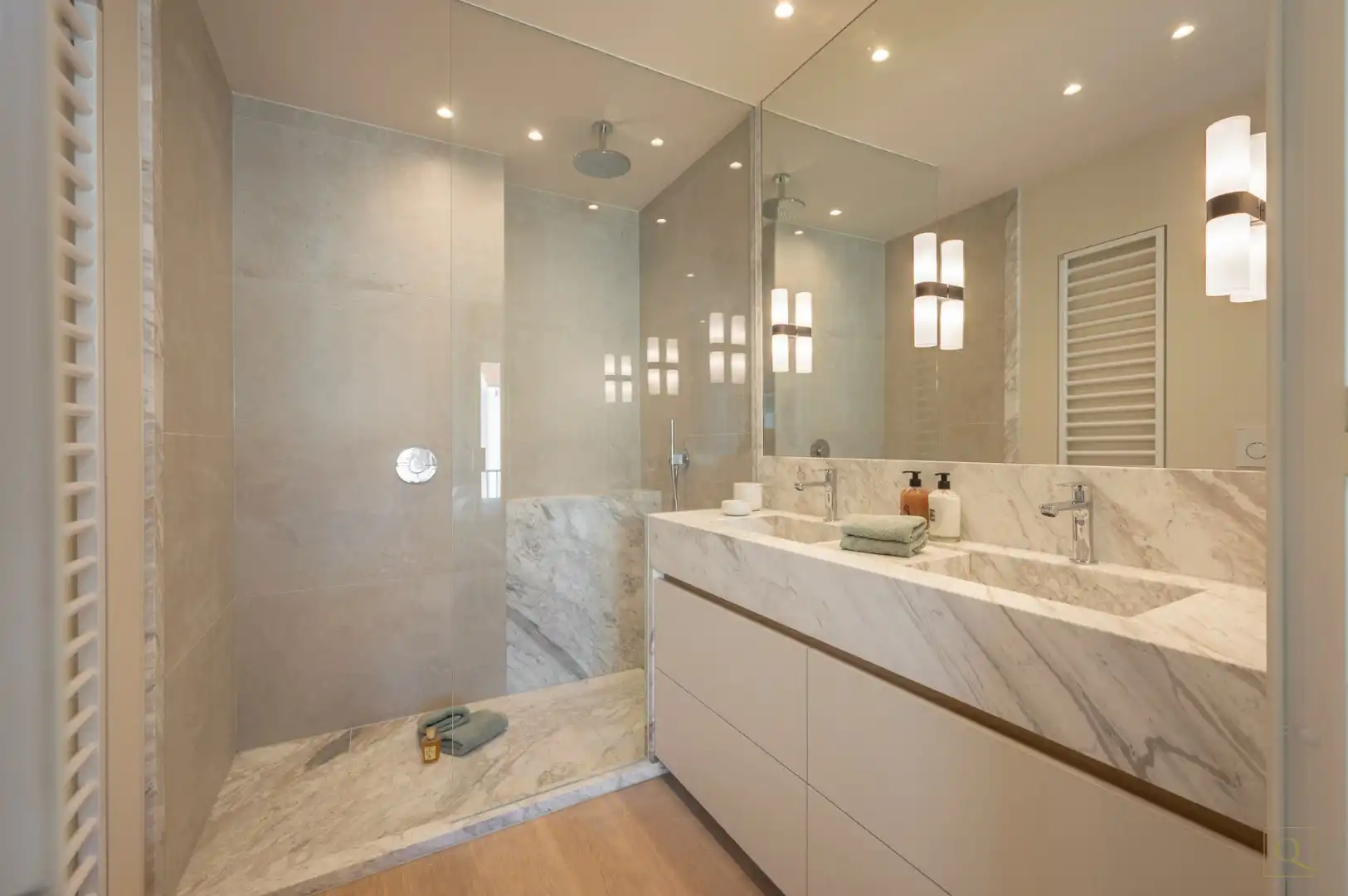 Luxueus gerenoveerd appartement op een toplocatie, op wandelafstand van de Lippenslaan en de zeedijk. foto 11