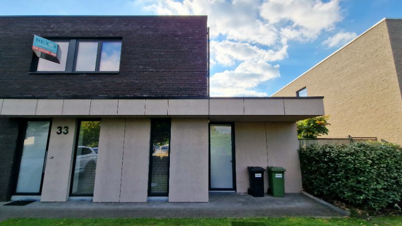 INSTAPKLARE HALFOPEN BEBOUWING MET DRIE SLAAPKAMERS - DRESSING EN BUREEL foto 12