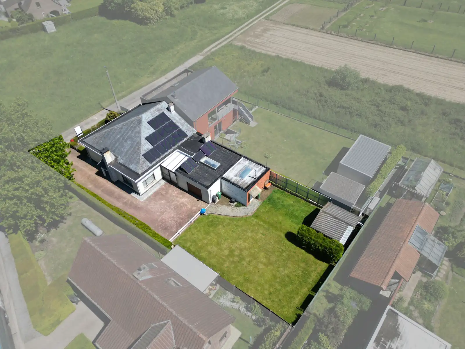 Rustig gelegen, halfopen Bungalow met veel potentieel! foto 20