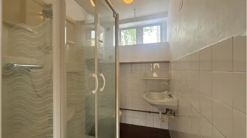 Karaktervolle 2-slaapkamerwoning met ruim TERRAS te huur in Brugge foto 7