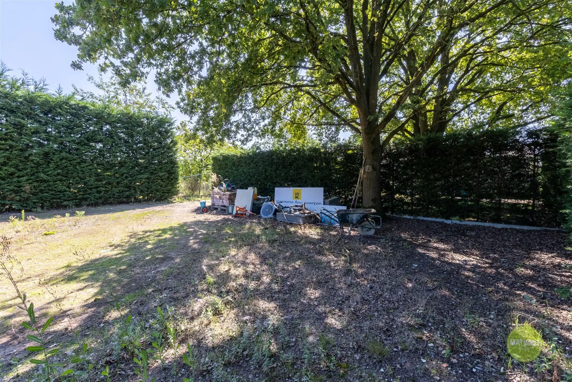 Instapklare gezinswoning met magazijn, zwembad en poolhouse  foto 35