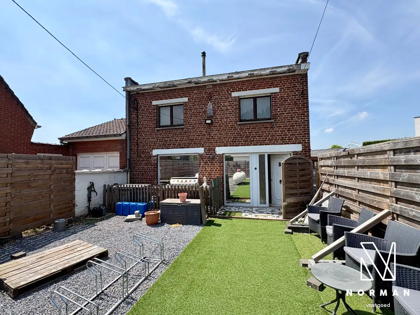 Te renoveren woning te koop in Kuurne met ruime tuin en goede ligging!  foto 2