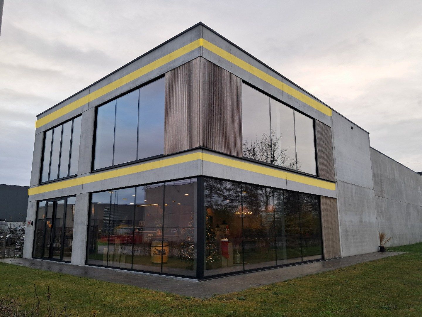 Instapklare kantoorruimte te Moerkerke. foto {{pictureIndex}}