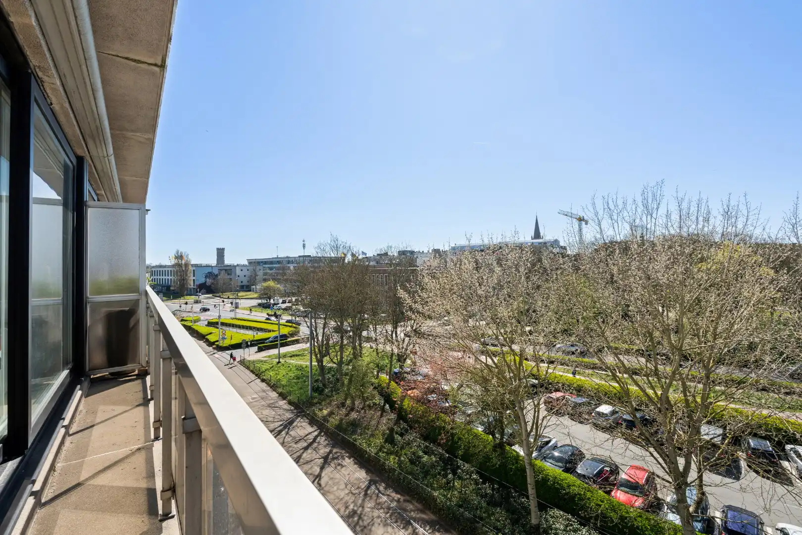 Ruim appartement te huur in Oostende (105 m²) met prachtig groenzicht – topligging in Serruyslaan foto {{pictureIndex}}