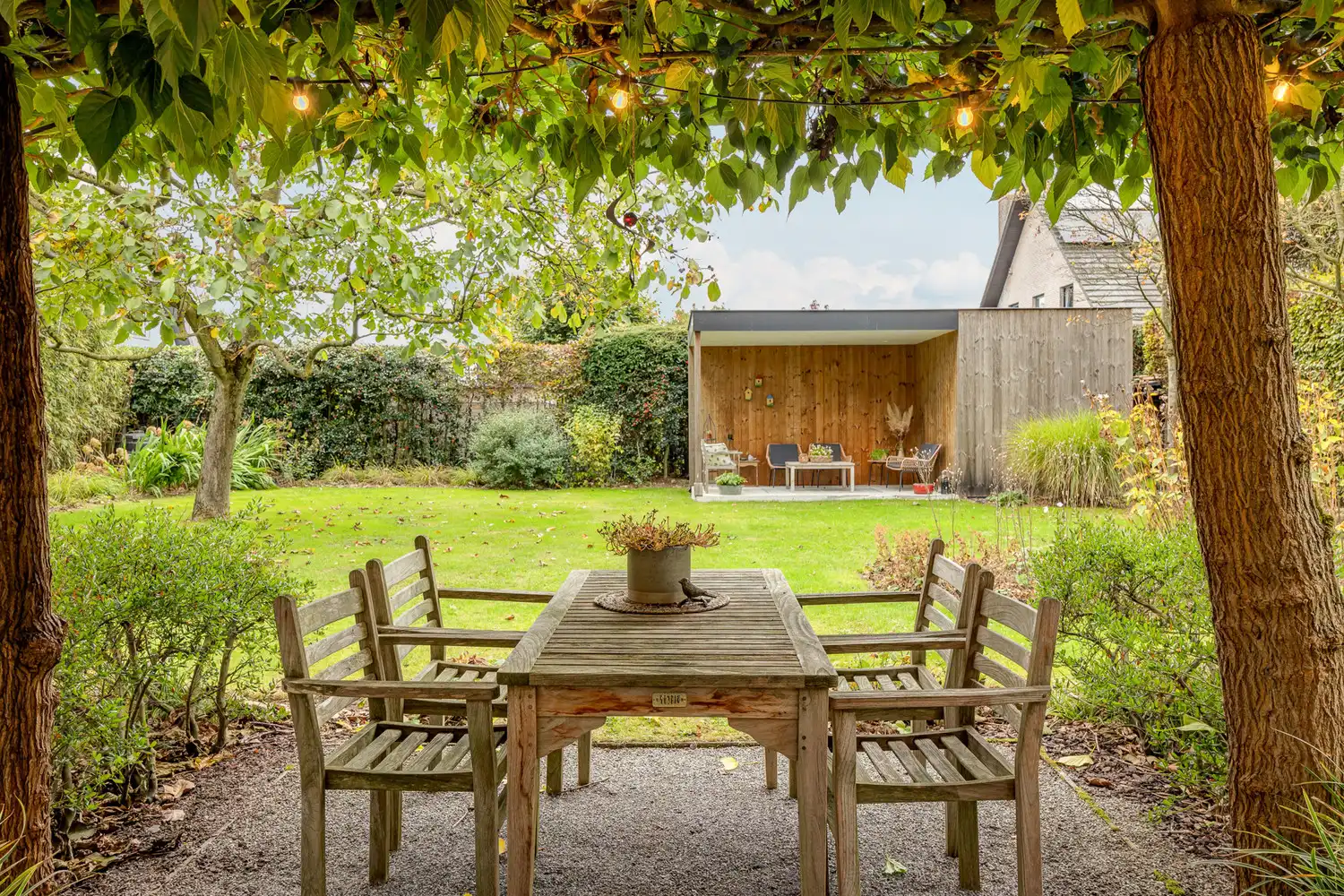 Instapklare villa met 4 slk's en charmante tuin (EPC 144) foto 3