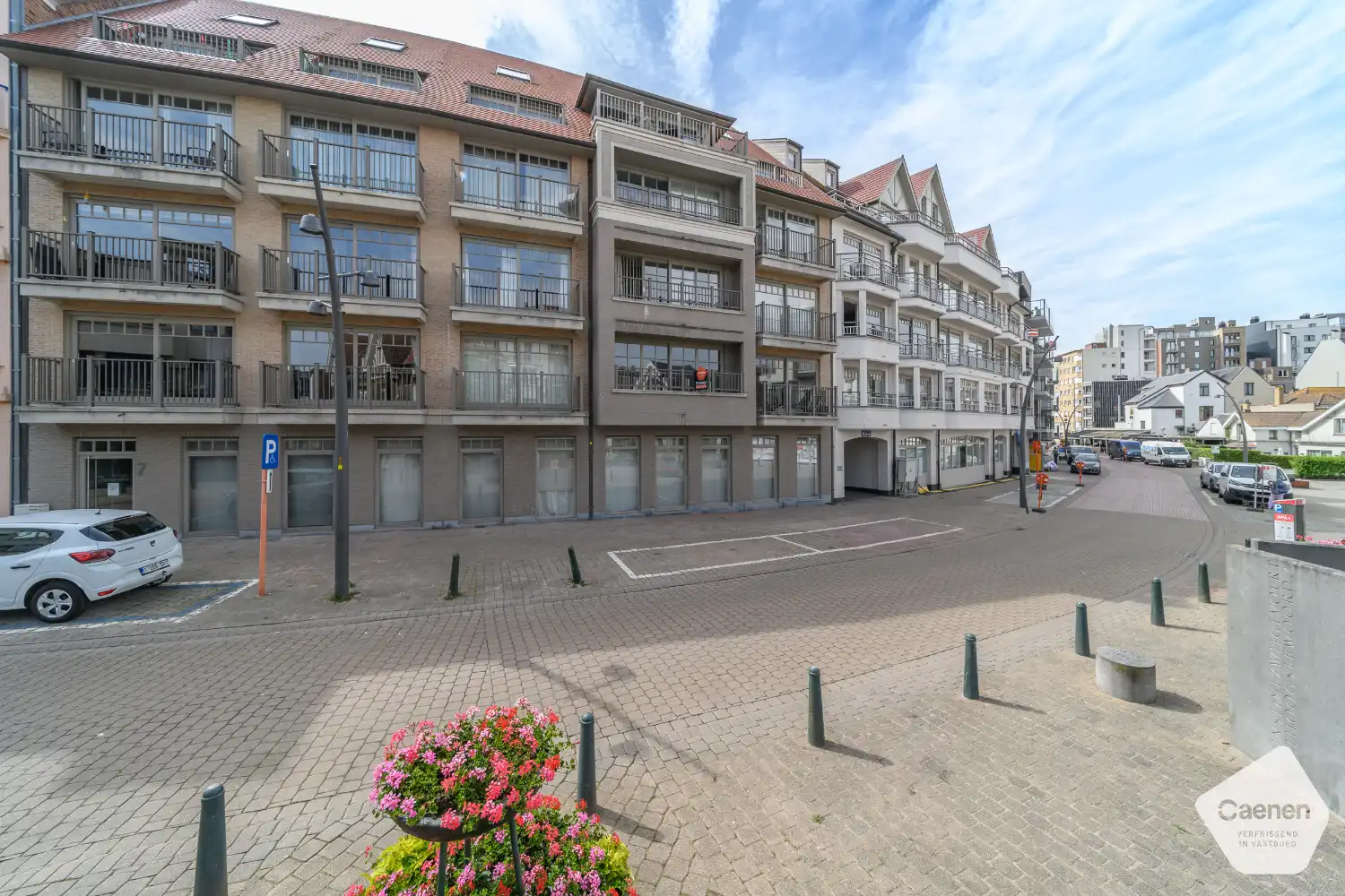 Centraal gelegen, recente studio met open zicht op het Sloepenplein - garage inbegrepen foto 2