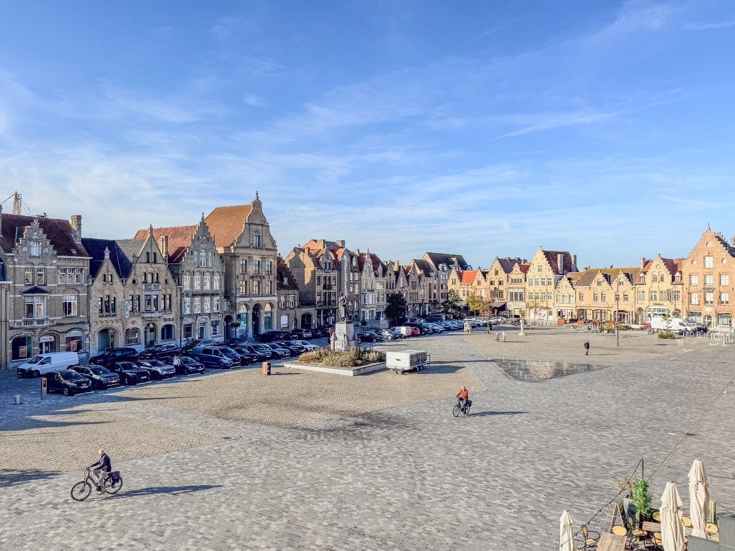 Ruim appartement met 3 slaapkamers en terras in het centrum. foto 26