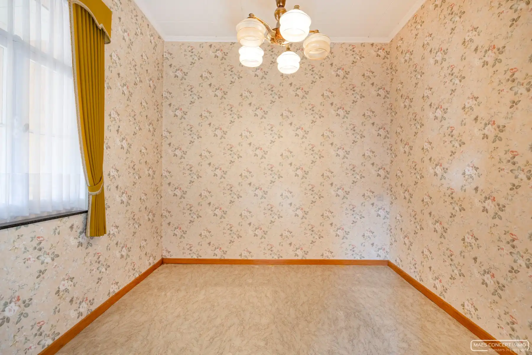 Karaktervolle woning met garage te koop op Elsegemplein (Wortegem) foto 12