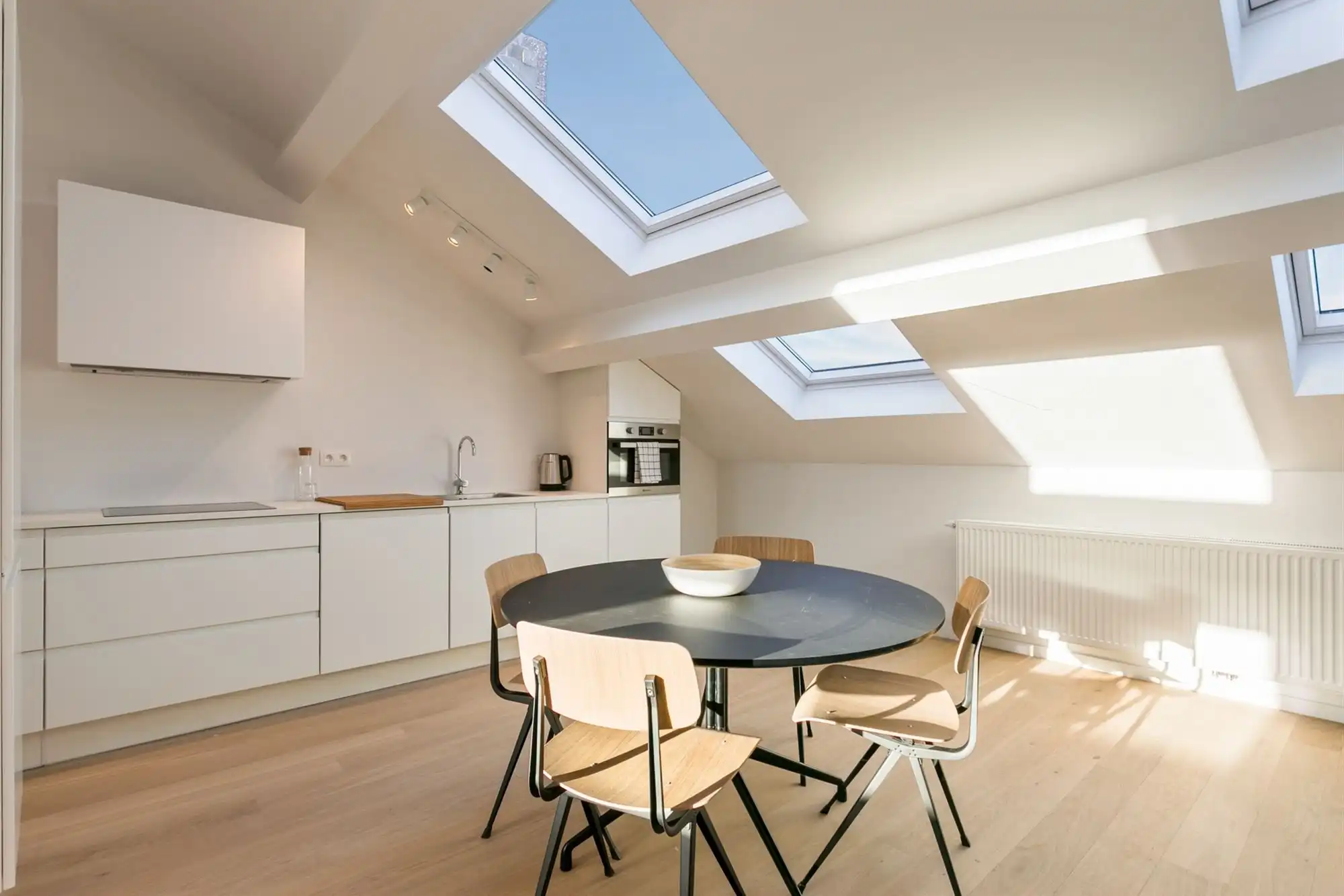 Ruim 2 slaapkamer appartement op toplocatie! foto 4