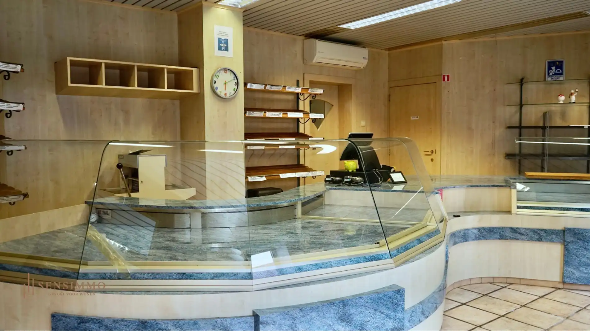 Te renoveren handelshuis/bakkerij met inboedel nabij LABIOMISTA foto 3