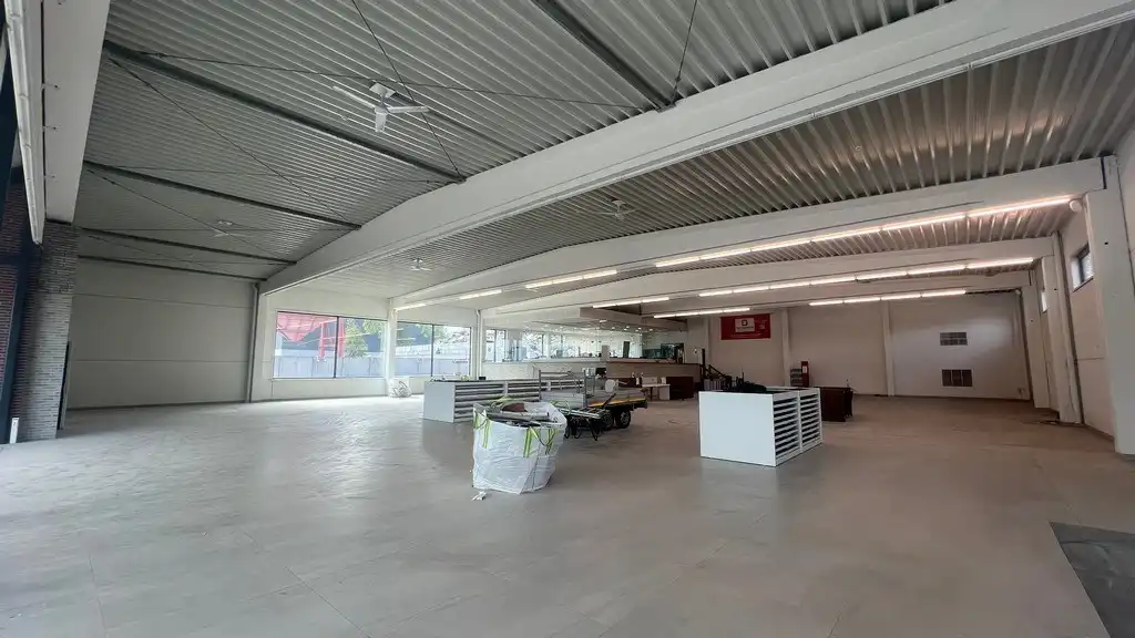 Showroom met kantoor en stockageruimte te huur in de haven van Gent foto 5