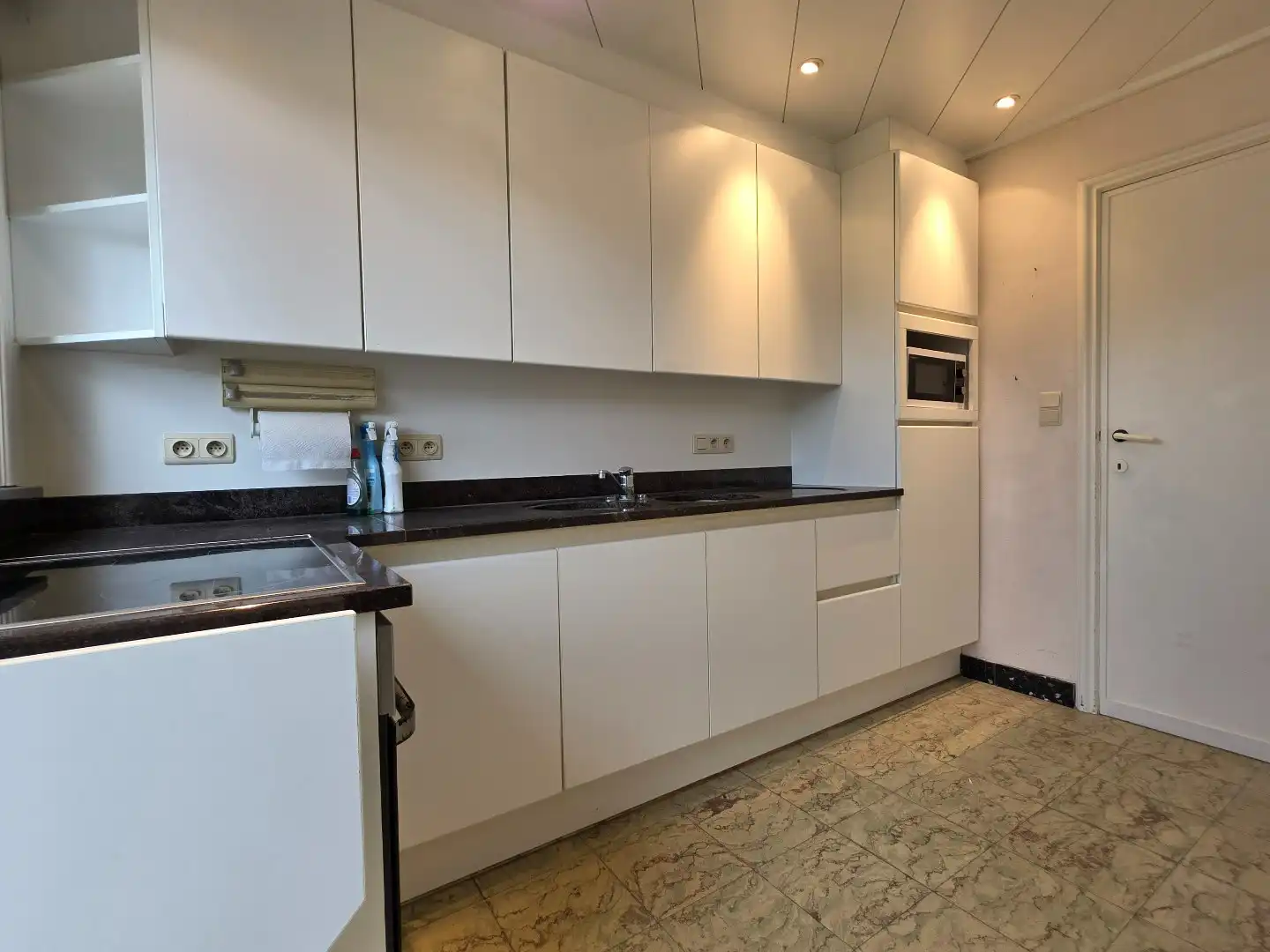 Stevige woning met 3 slaapkamers in doodlopende straat in Kuurne met ruime garage en mooie tuin. foto 9