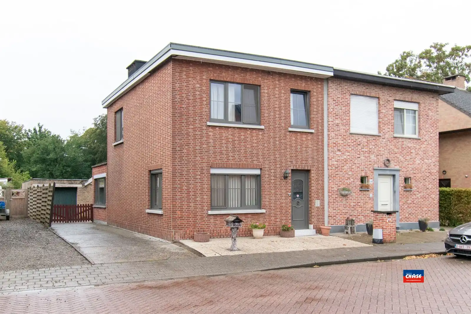 Hoofdfoto van de publicatie: HOB met drie slaapkamers, garage en grote tuin