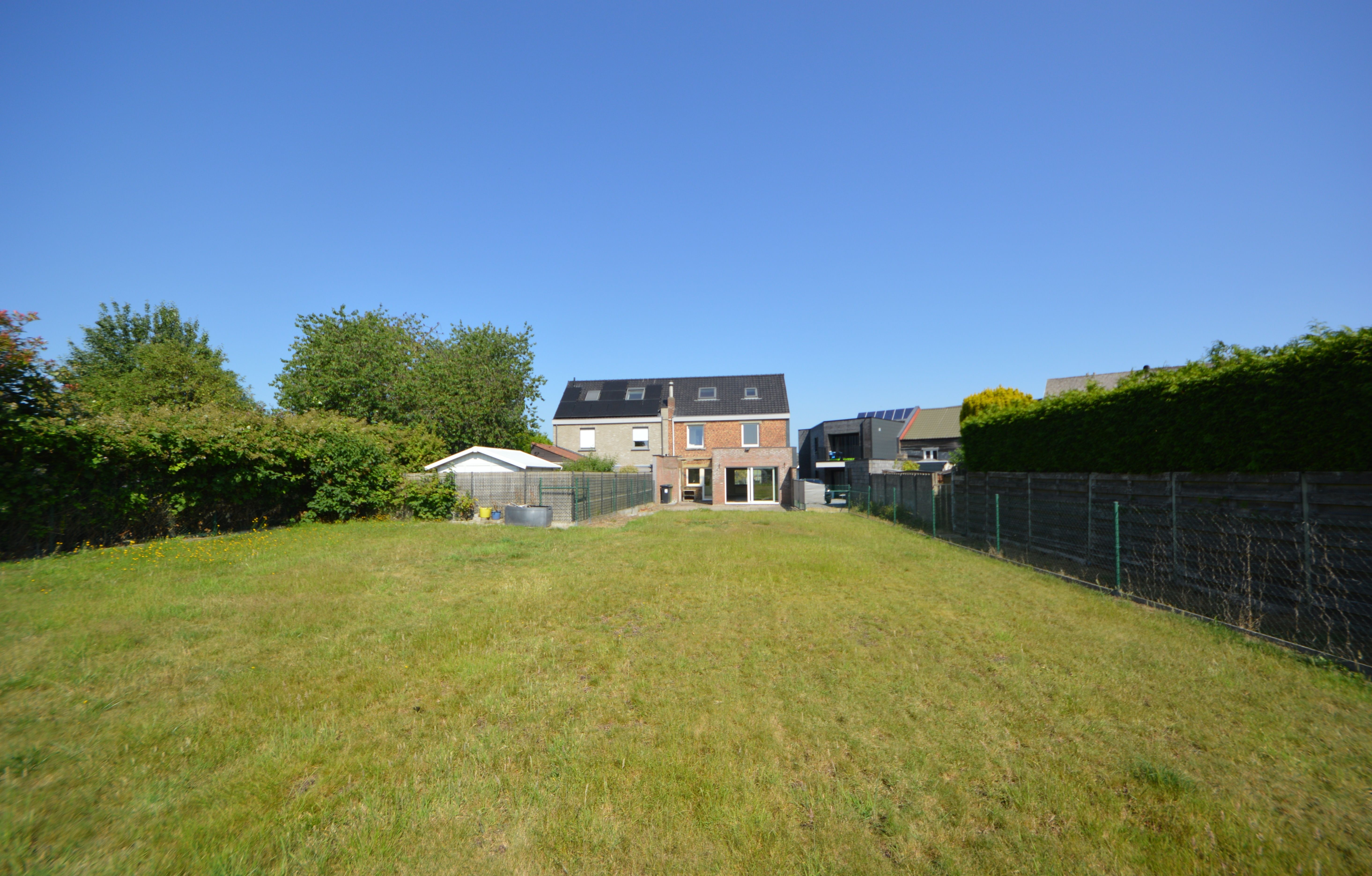 COMPLEET GERENOVEERDE WONING MET GROTE TUIN foto 2