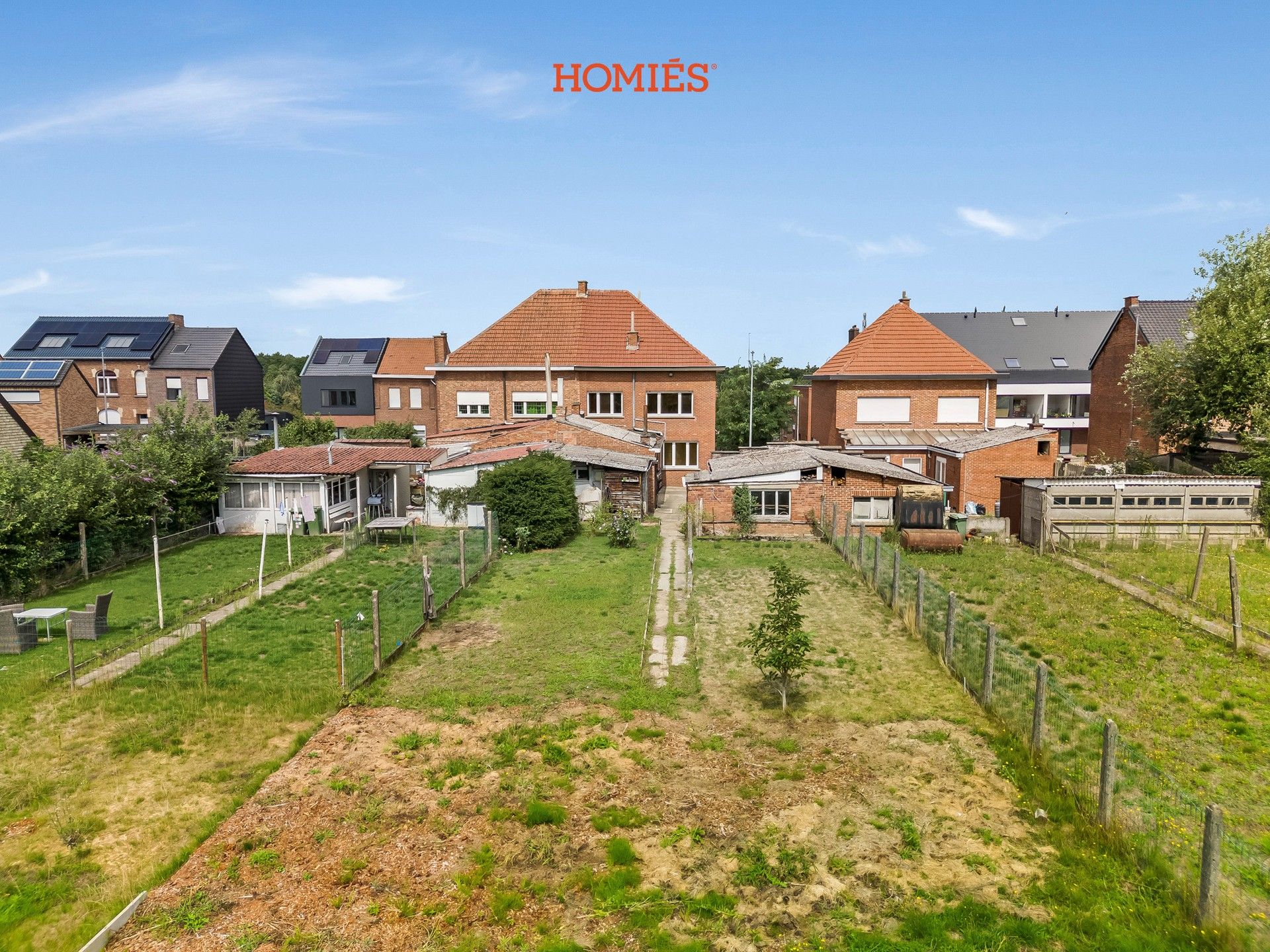 Te renoveren woning met veel potentieel foto 3