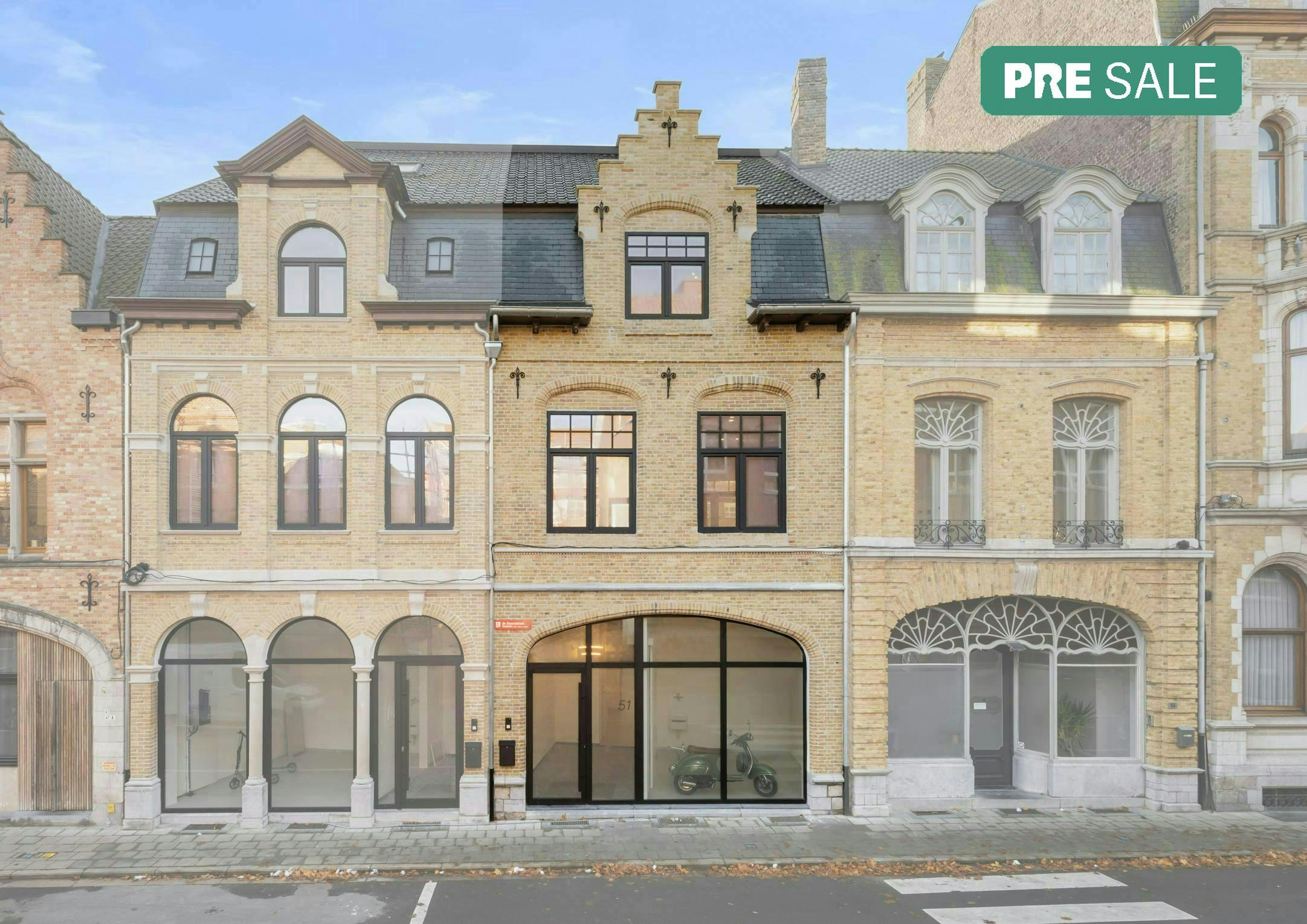 Prachtig huis te koop in Ieper centrum met 4 slaapkamers foto {{pictureIndex}}