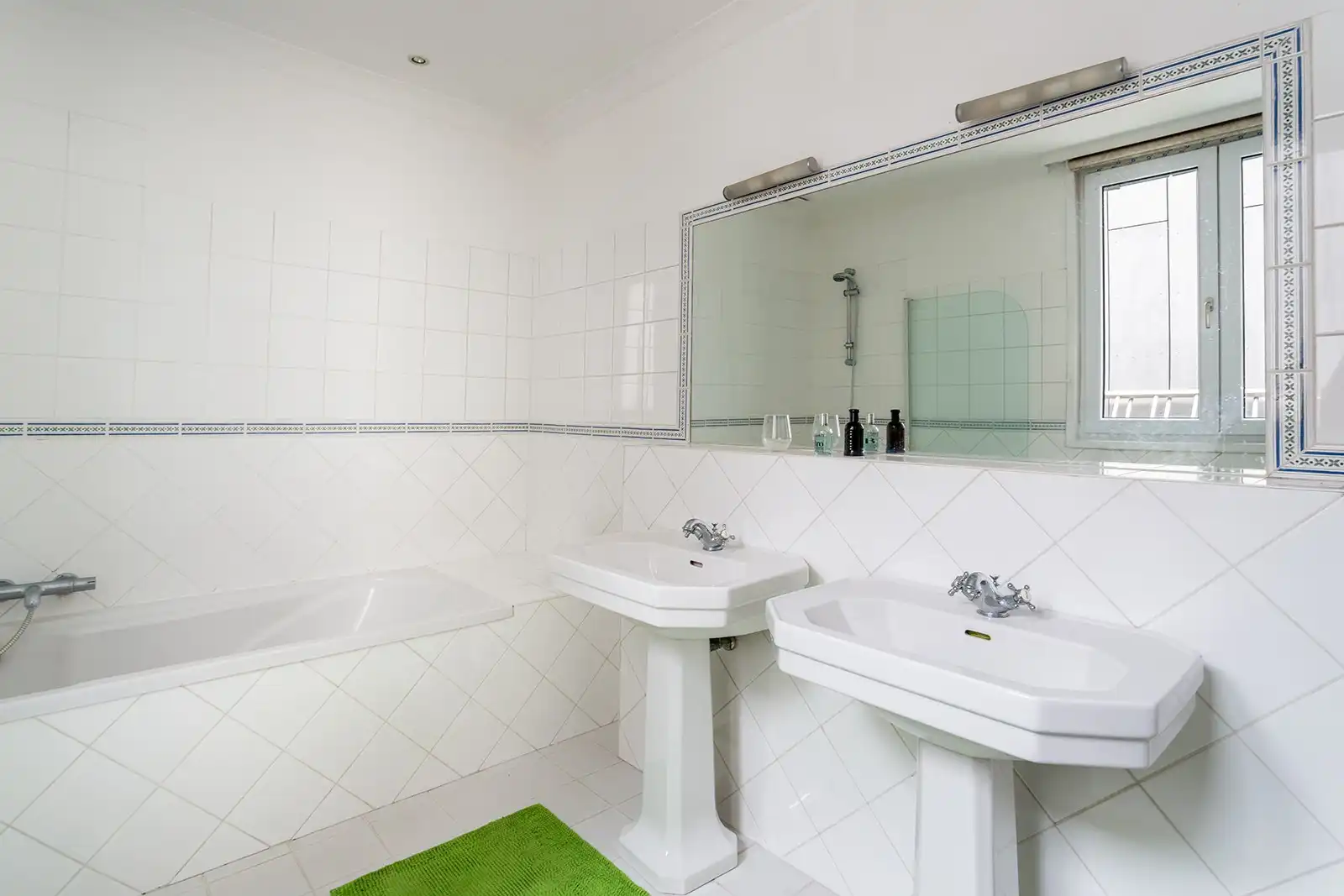 Charmante authentieke woning met 3 slaapkamers en stadstuin nabij Markgravelei foto 18