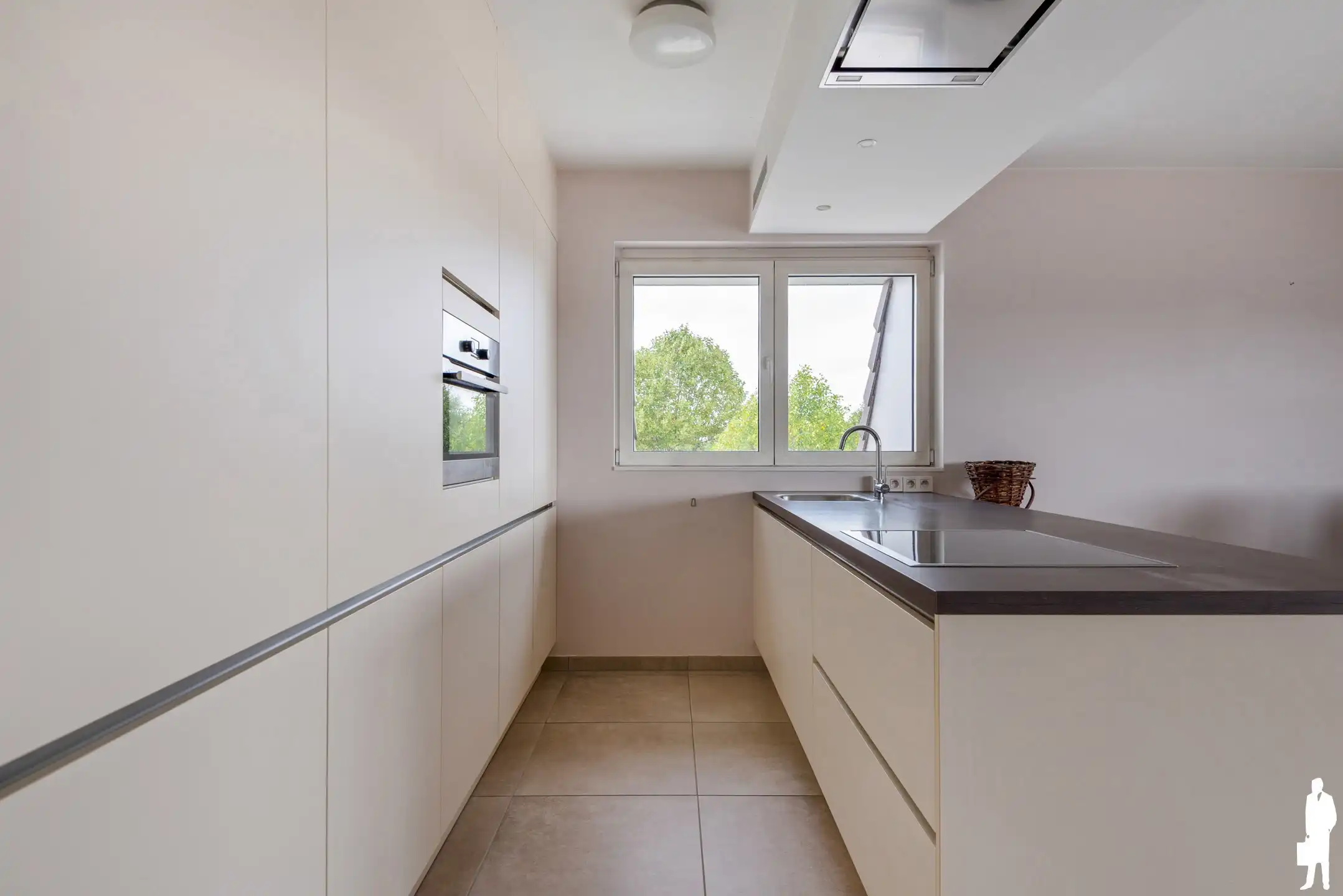 Modern appartement met 3 slaapkamers, terras en staanplaats foto 9