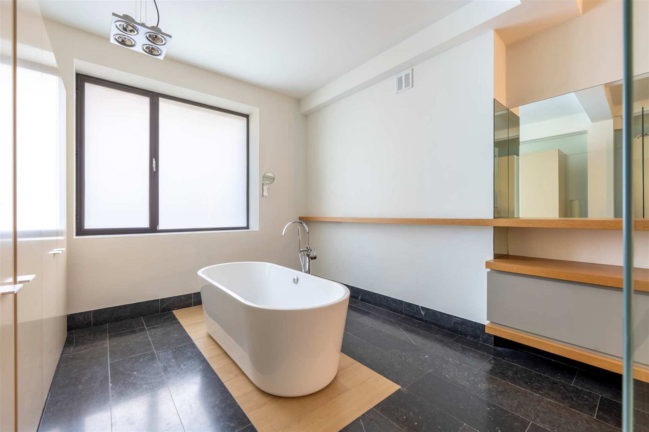Indrukwekkend luxueus appartement met 2 slaapkamers in Antwerpen foto 22