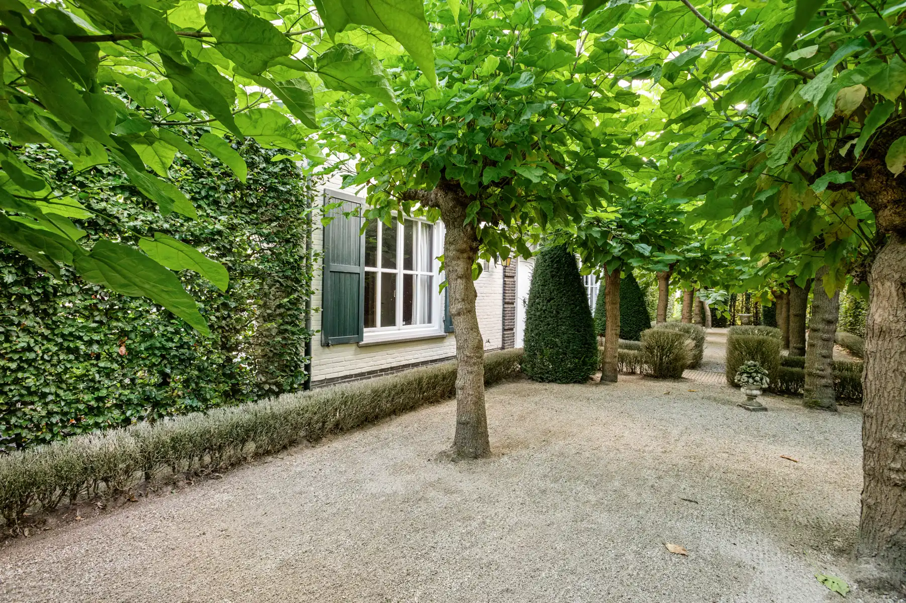 Hoofdfoto van de publicatie: Top gelegen villa te koop op 1185 m2 grond