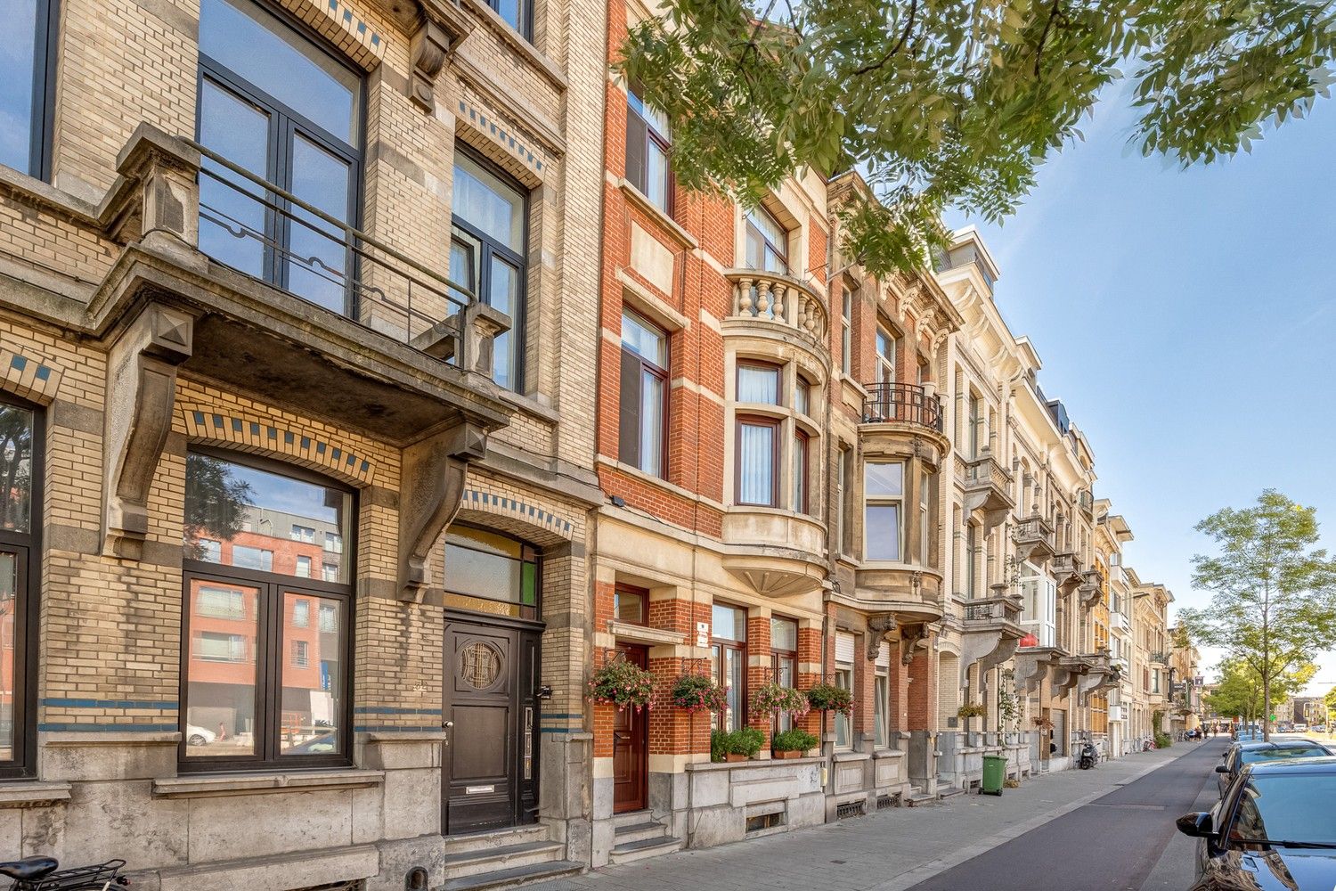 Karaktervol herenhuis met hedendaags comfort en tuin in Deurne foto {{pictureIndex}}