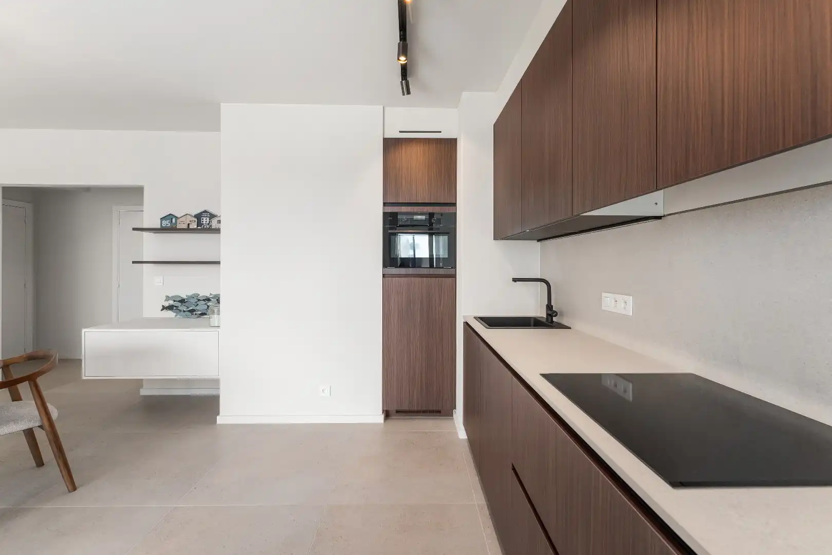 Volledig gerenoveerd appartement - achterkant Zeedijk foto 6