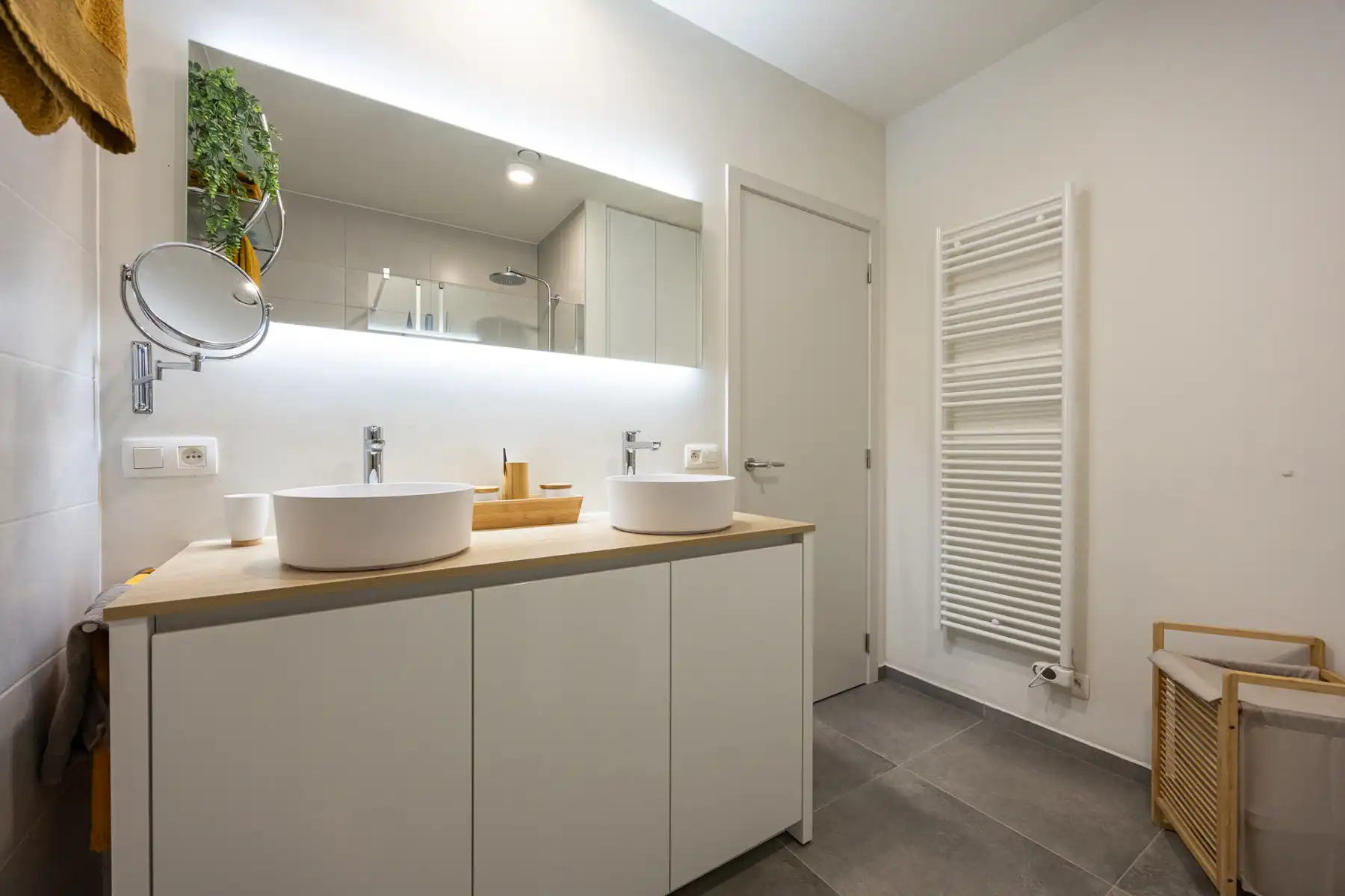 Ruim gelijkvloers appartement met 2 slaapkamers, terras en 3 autostaanplaatsen in residentie Moleneynde. foto 18