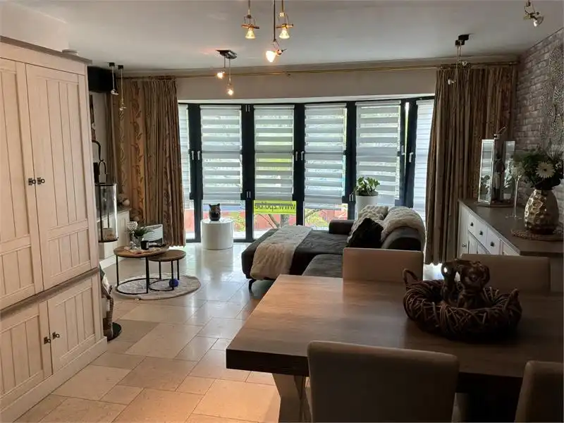 Instapklaar duplex appartement met terras en tuintje in het centrum – geen gemeenschappelijke kosten foto 2