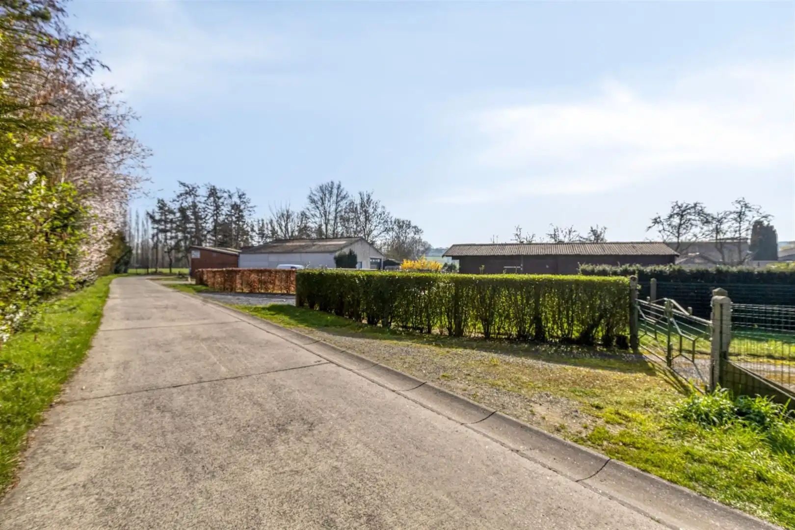 Te renoveren woning met 4 slaapkamers foto 31