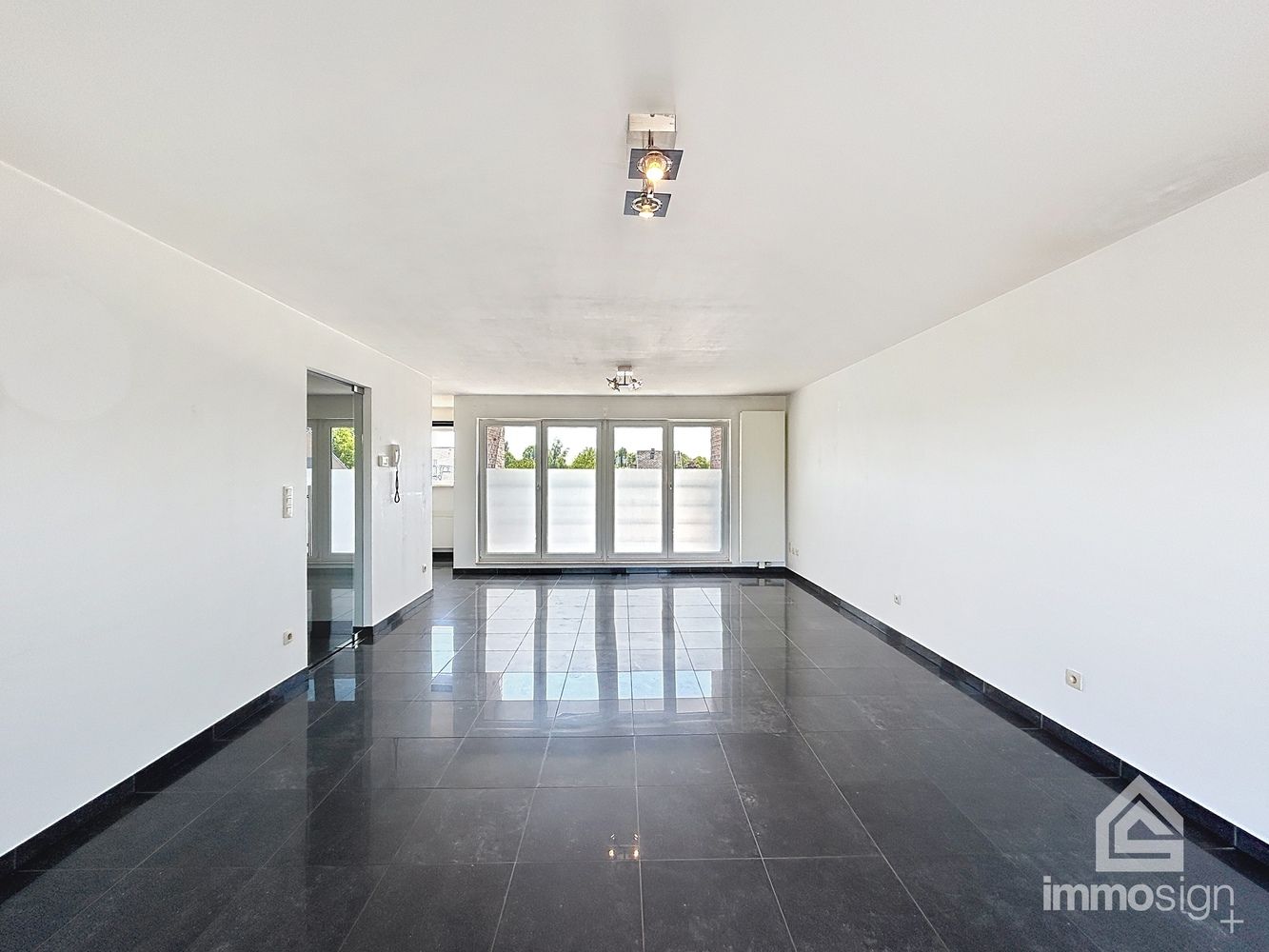 Ruim appartement met twee slaapkamers én twee terrassen te Hamont! foto 8