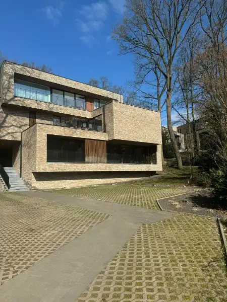 3 autostaanplaatsen te huur in Genk-Centrum foto 3