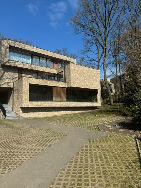 3 autostaanplaatsen te huur in Genk-Centrum foto 3