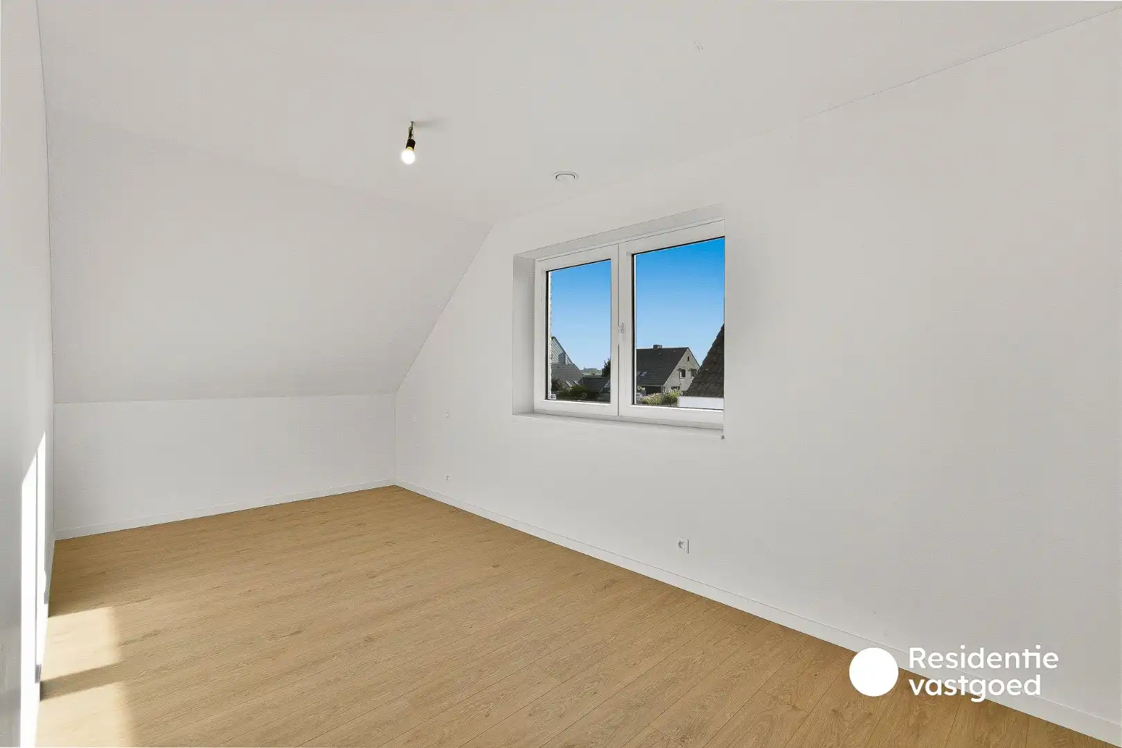 Gezinswoning met drie slaapkamers op goeie locatie foto 19