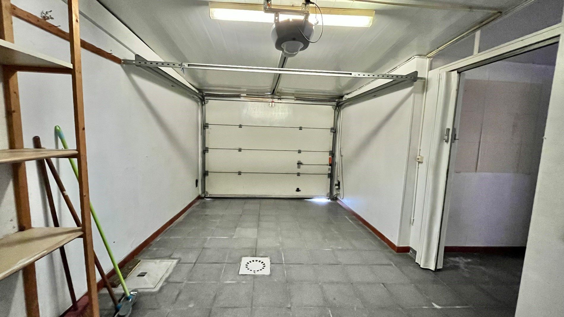 Grote woning met 3 kamers, garage en voortuin foto 18