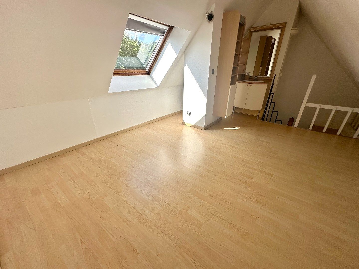 Gezellig duplex-appartement met terras en autostandplaats in rustige wijk te Hasselt foto 9