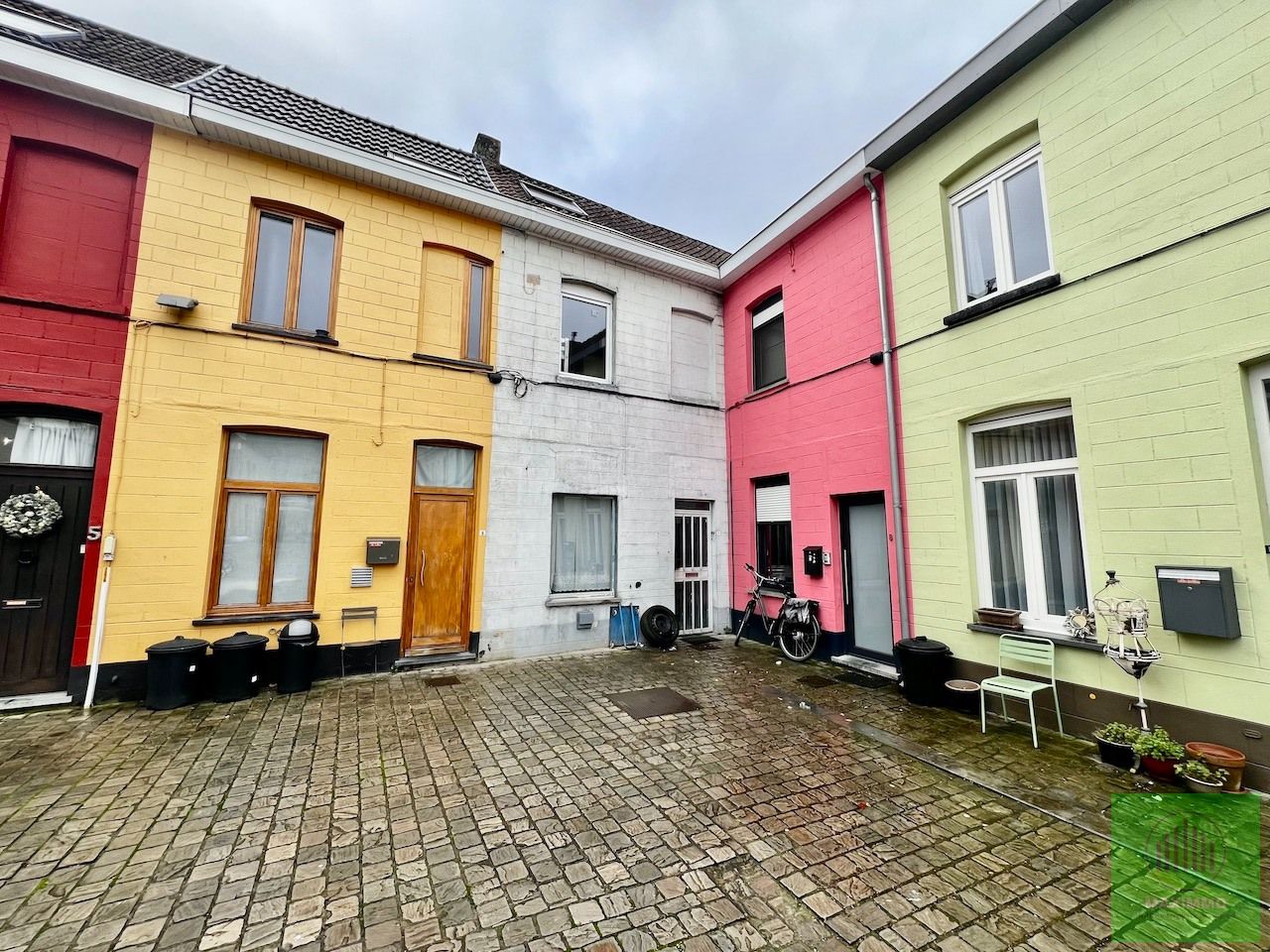 Volledig te renoveren woning te koop te hartje Kortrijk foto 1