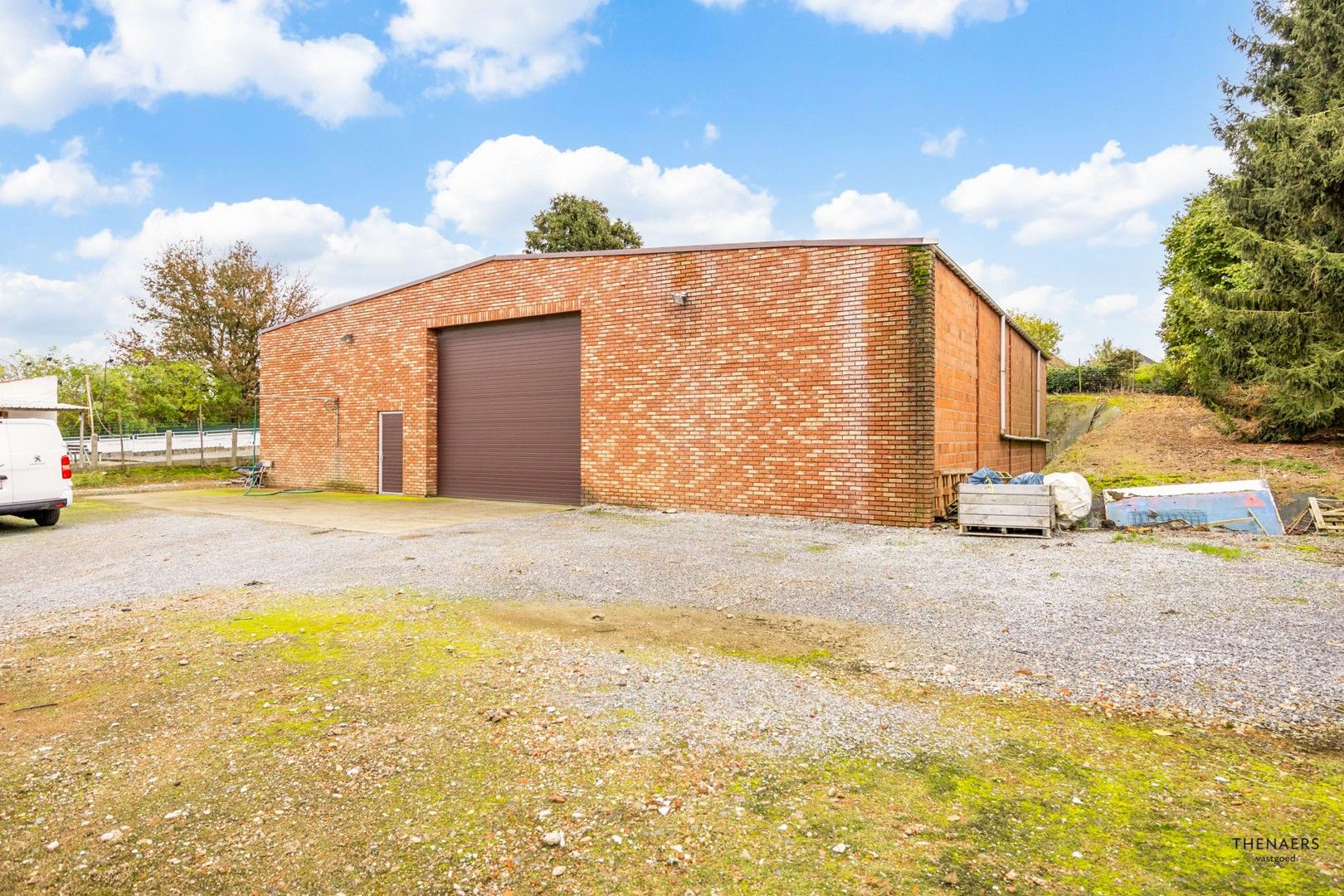 Zeer ruime woning met zes slaapkamers en loods van 400m2 foto 26