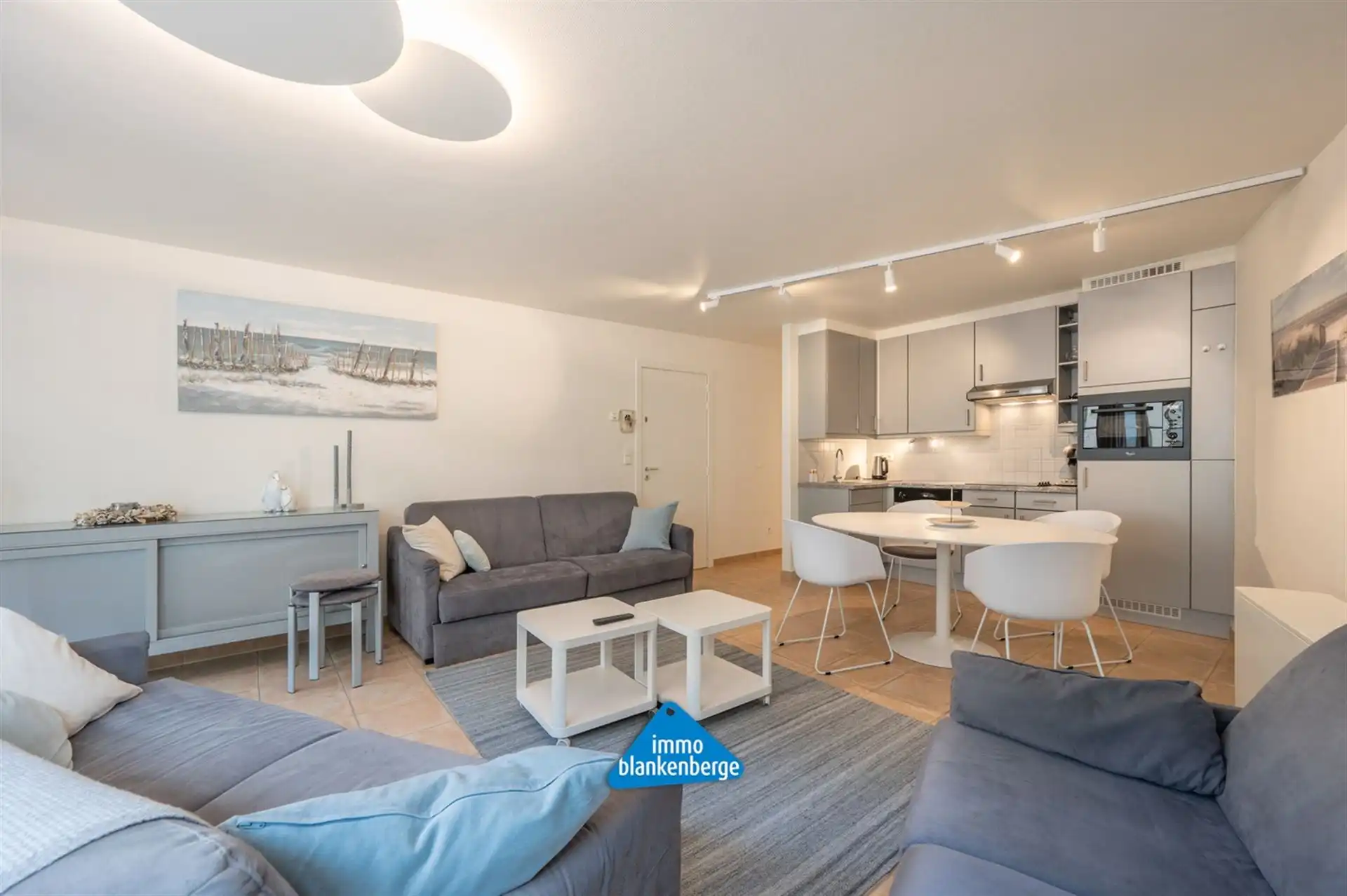 Instapklaar gemeubeld  éénslaapkamerappartement op topligging aan de zee in Blankenberge foto 4