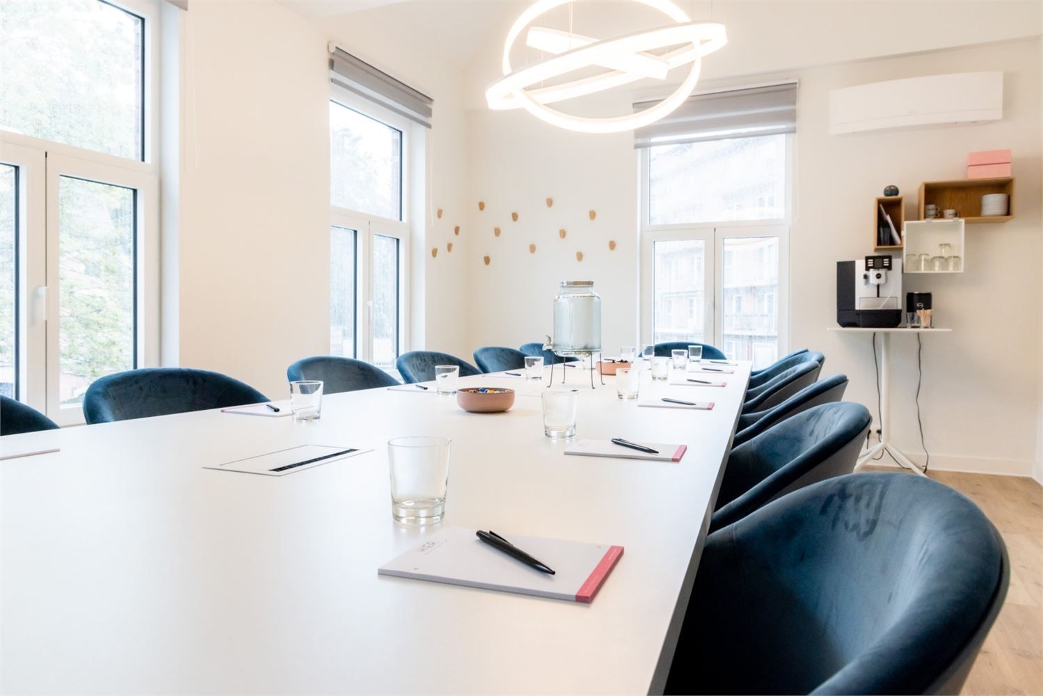 HIPPE INSTAPKLARE KANTOREN IN GERENOVEERDE HERENWONING foto 9