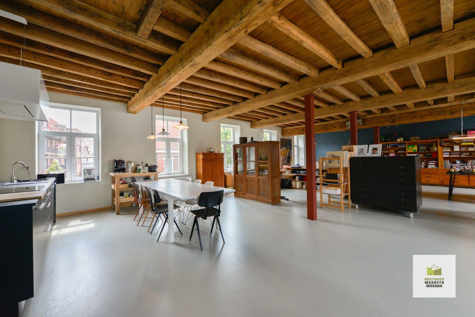 Gerenoveerd handelspand met ruime woning en gezellige stadstuin te centrum Roeselare foto 3